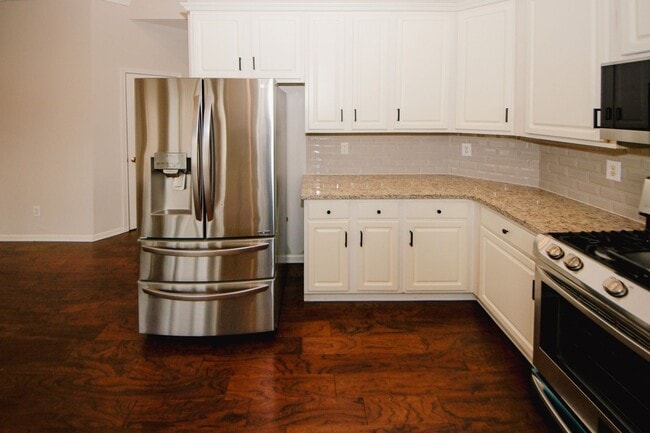 Building Photo - 1424 Shadowbrook Dr