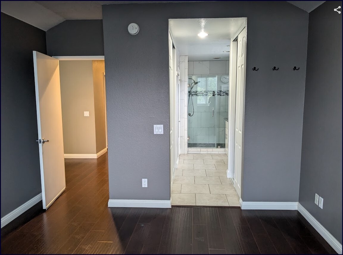 Building Photo - 11076 Brentwood Dr