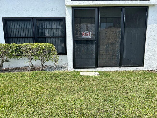 Building Photo - 203 Lake Pointe Dr
