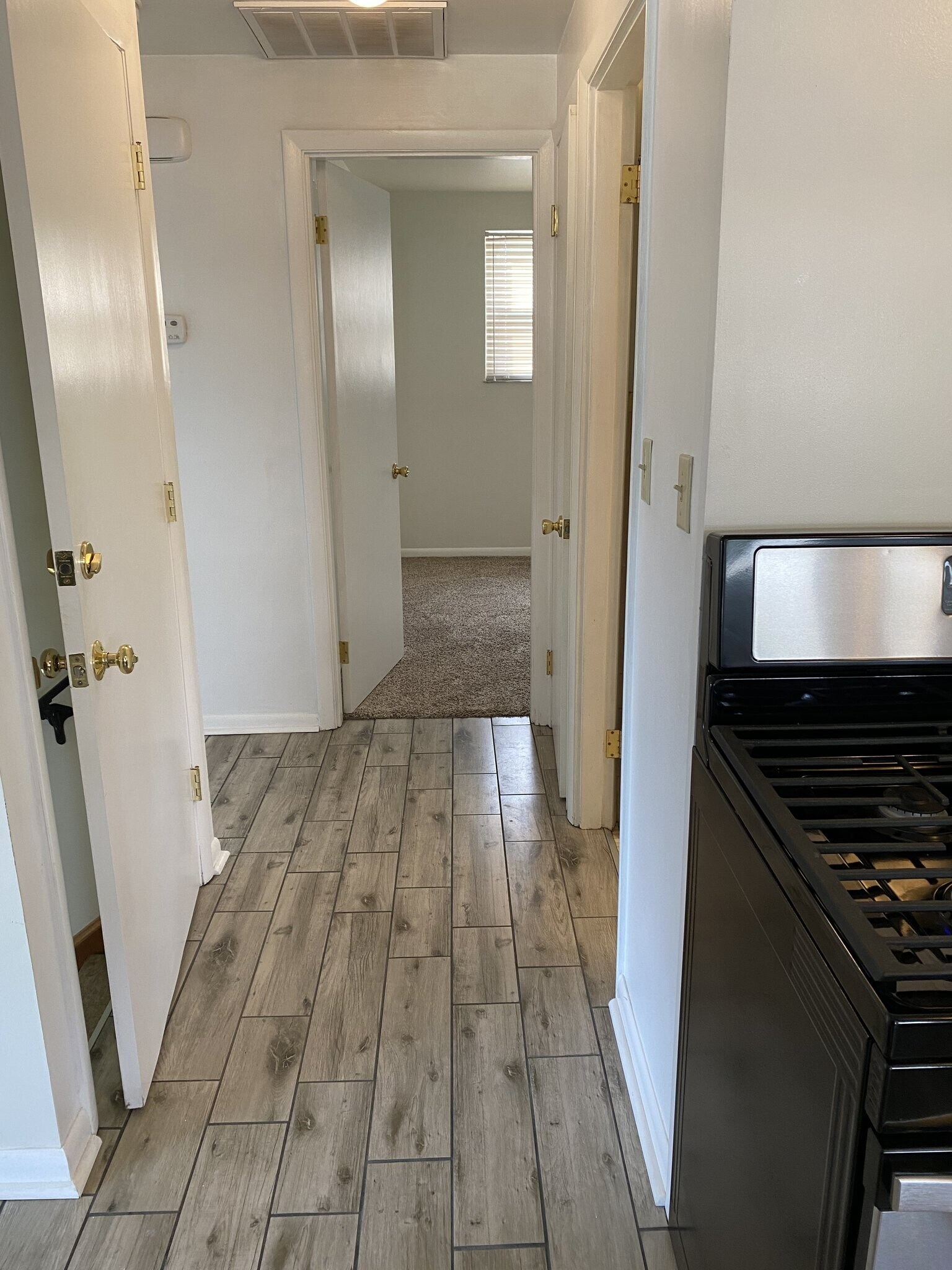 Building Photo - 4947 Charlemar Dr