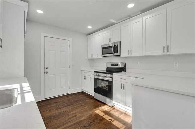 Building Photo - 1271 Lorenzo Dr SW
