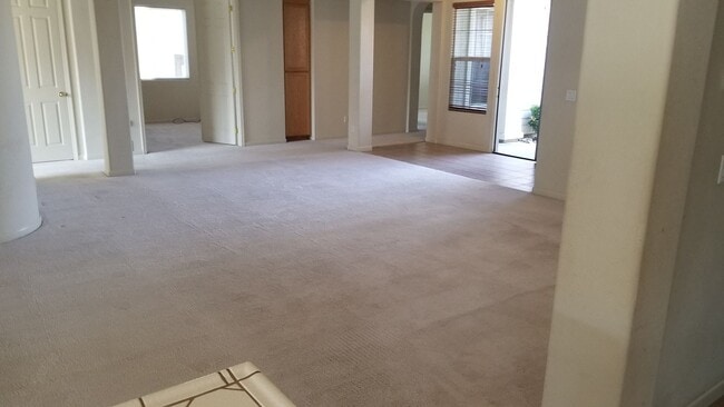 Building Photo - Beautiful Rental Home