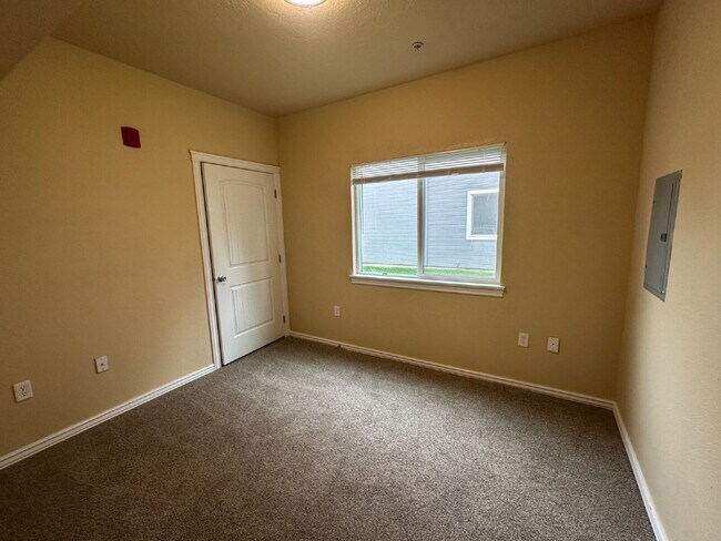 Building Photo - 10151 W Rifleman Ln