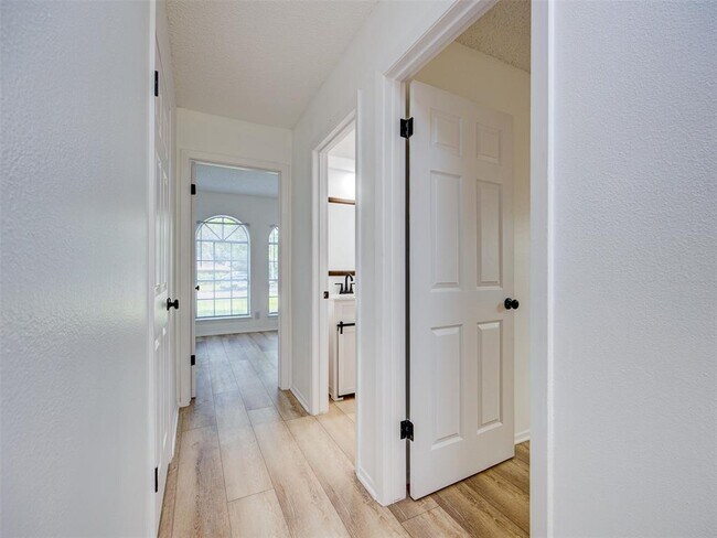 Building Photo - 7602 Pebble Brook Cove