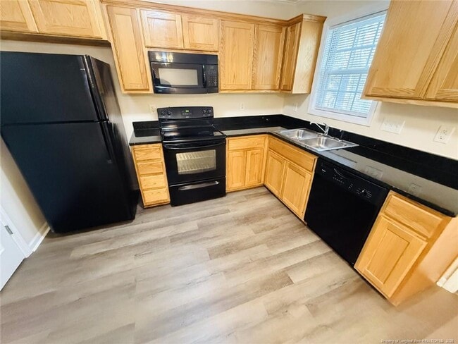 Building Photo - 3332 Kenmont Ln