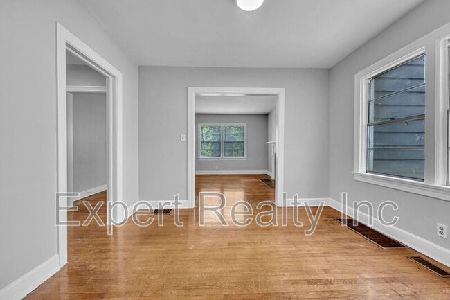 Building Photo - 4807 Terrace M
