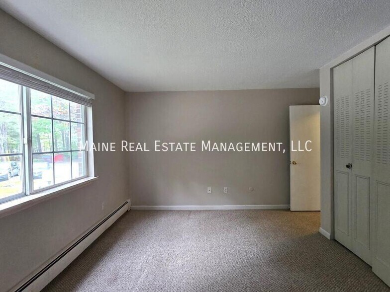 Building Photo - 10 Tall Pines Dr