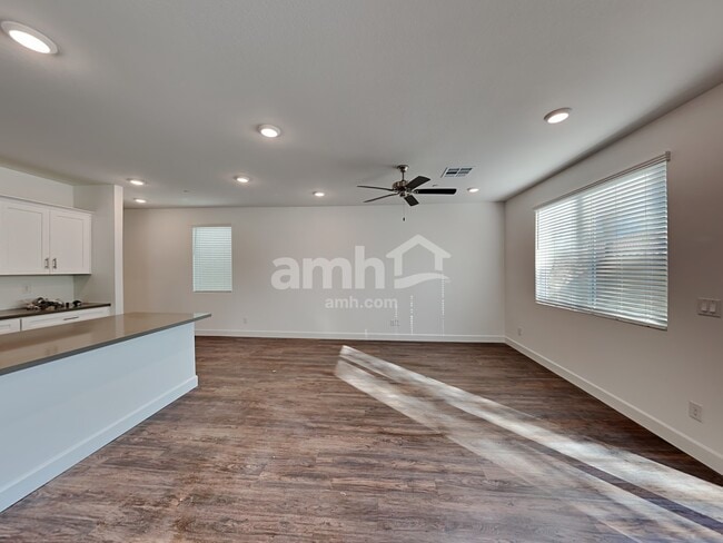 Building Photo - 3360 Blodwen St