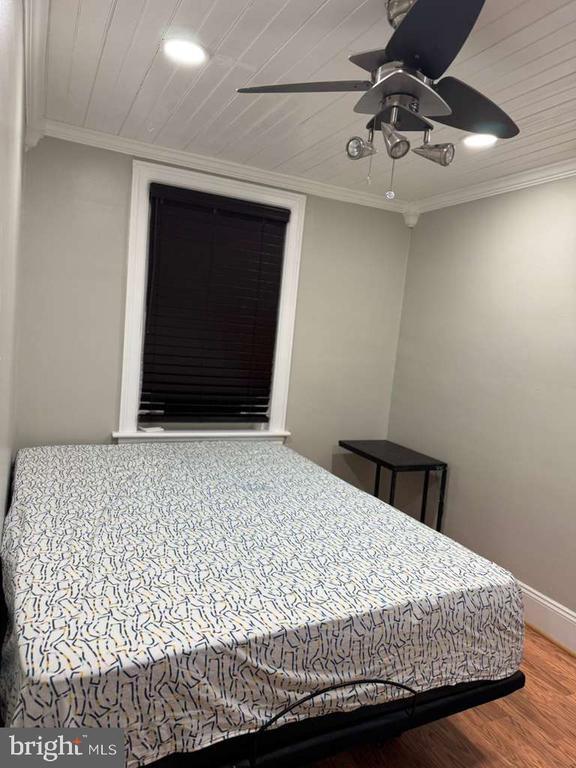 Building Photo - 725 W Mt Vernon St