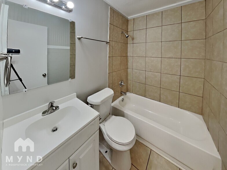 Building Photo - 3049 Bluefield Dr