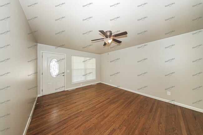 Building Photo - 705 Stahl Dr