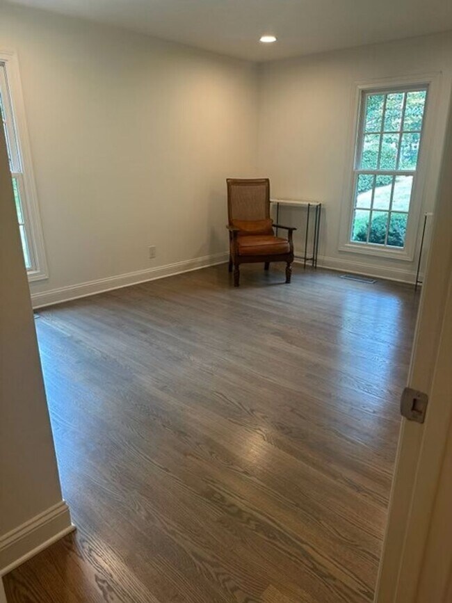 Building Photo - Fully Furnished House in West Hills – Knoxville, TN