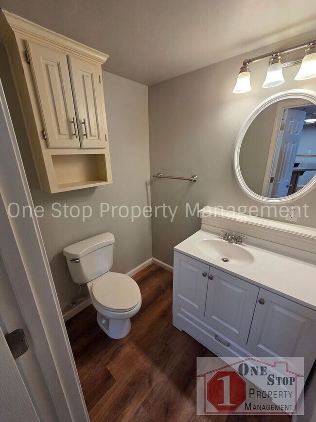 Building Photo - Gorgeous 3 Bedroom, 2.5 Bath in Kearney!