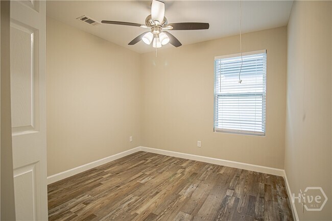 Building Photo - 22 Nelson St