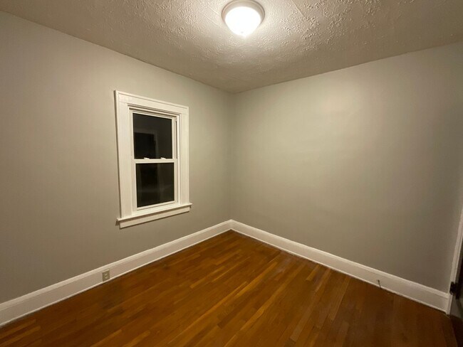 Building Photo - 10012 Greenview Ave