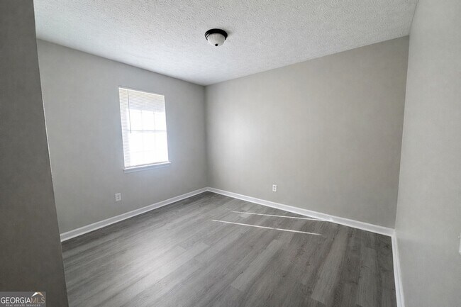 Building Photo - 271 E Wright St