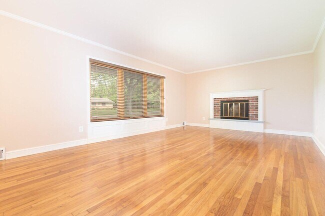 Building Photo - 3672 Middlebury Ln