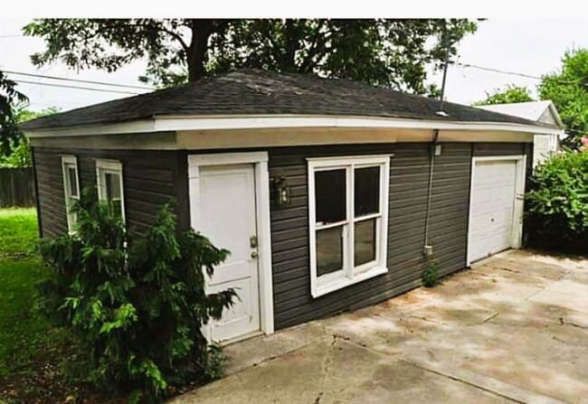 Building Photo - 217 Nw 22. 3 bed. 2 bath, 1 car garage w/ ...