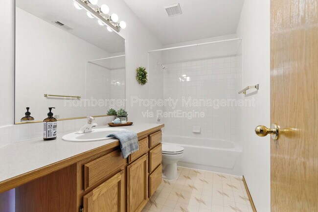 Building Photo - 3431 W 21st Ave