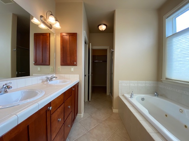 Master Bath - 2440 S Steele St