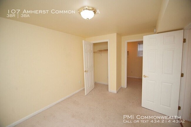 Building Photo - 3 Bed / 2.5 Bath Duplex (Available 6/5)