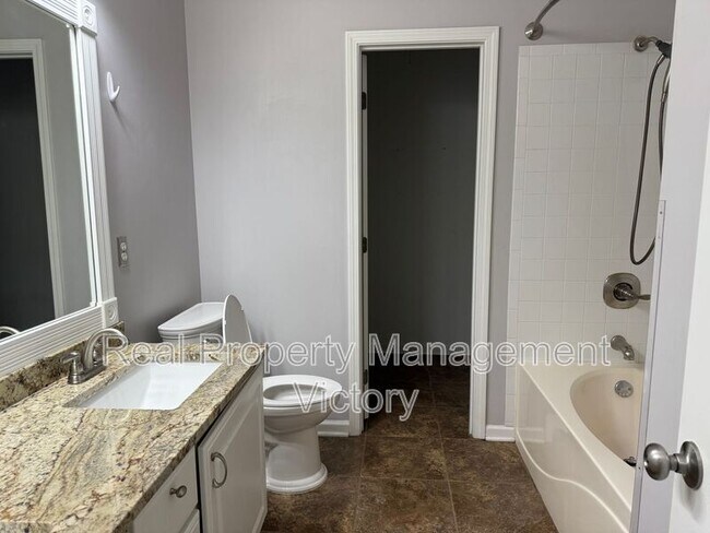 Building Photo - 566 Treymoor Lake Cir