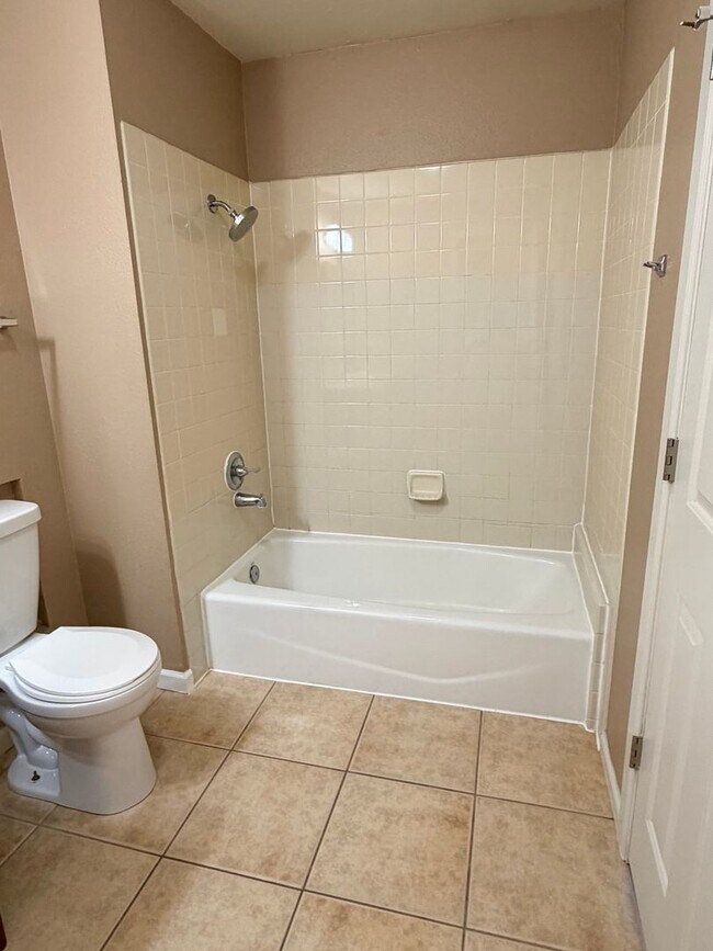 Building Photo - 1250 Balfour Dr