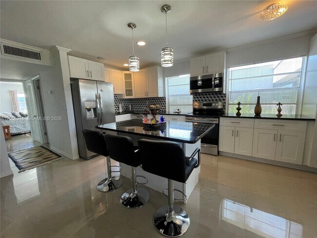 Building Photo - 899 Normandy Trail