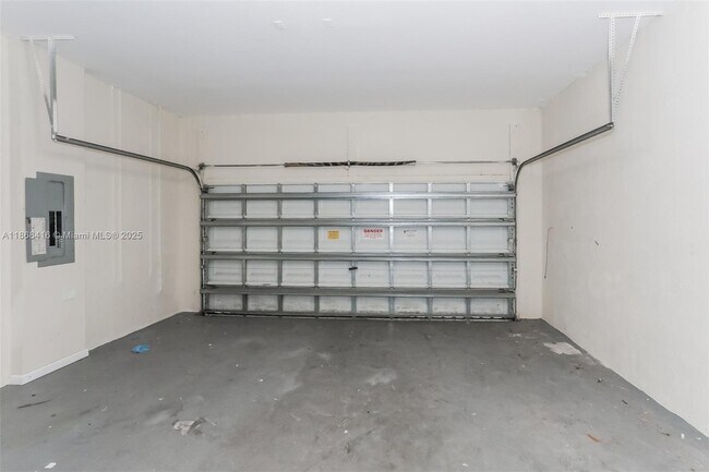 Building Photo - 1700 NE 37th Pl