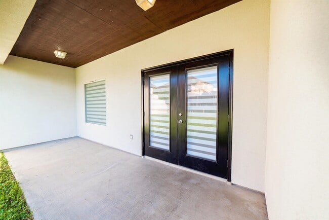 Building Photo - 120 Tranquilo Dr