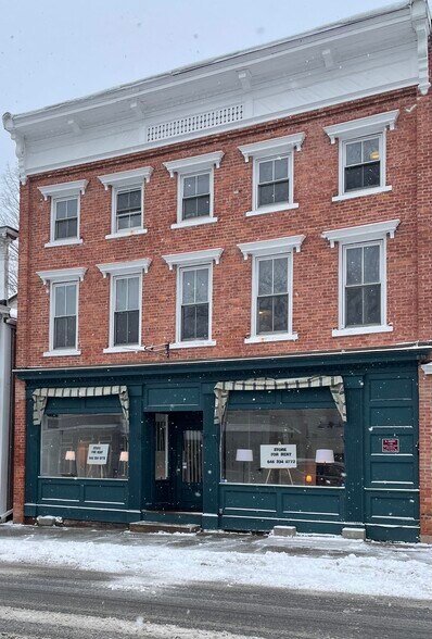 Building Photo - 3027 Main St