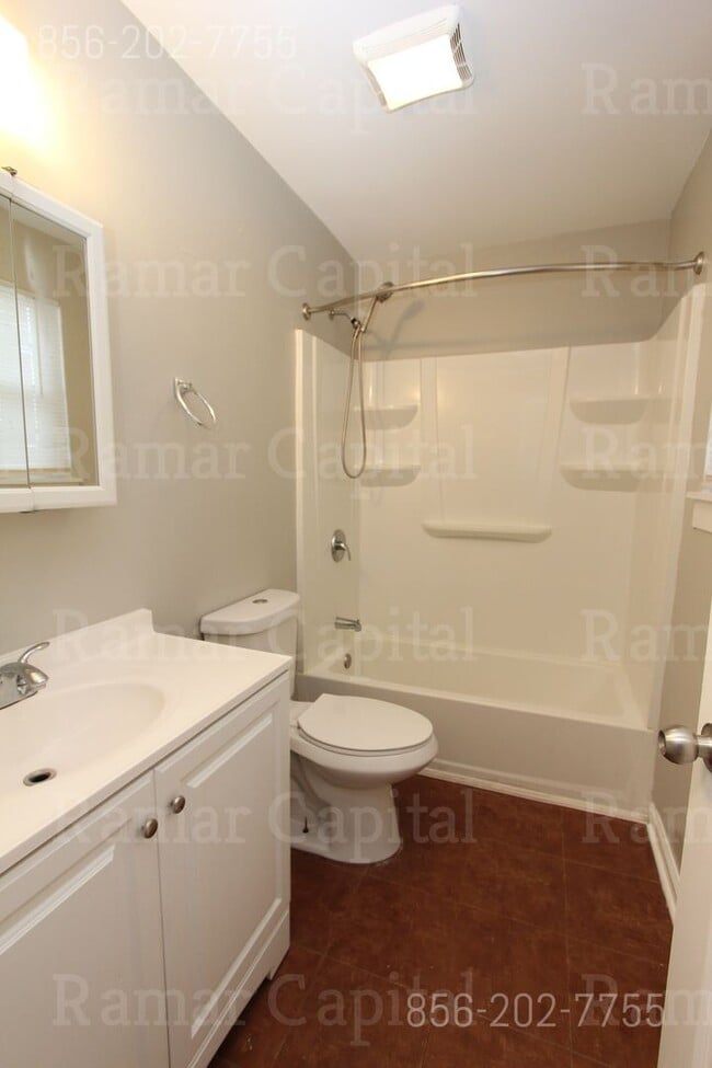 Building Photo - 3 Bedroom 1 Bath corner townhouse in Sickl...