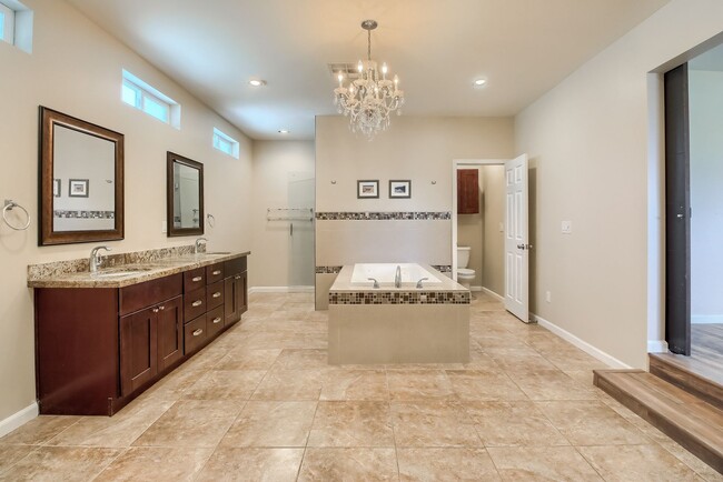Building Photo - 4 Bedroom 3 Bathroom Single Family Home in...