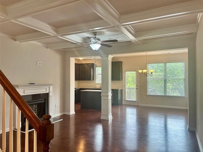 Building Photo - 1700 Paxton Dr SW
