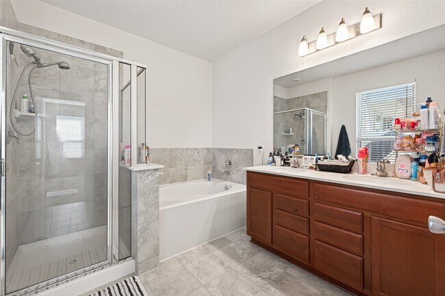 Building Photo - 28423 Aubrey Orchard Ln