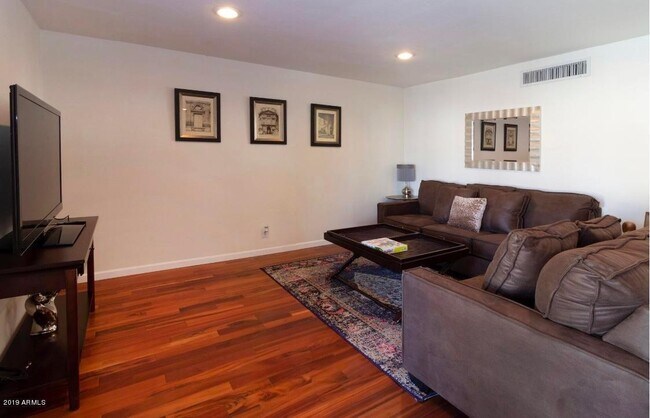 Building Photo - 3032 N 81st Pl
