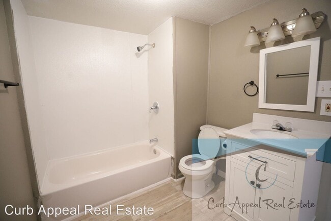 Building Photo - 2 br, 1 bath House - 820 Warren