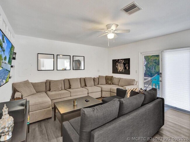 Building Photo - 4422 Sea Grape Dr