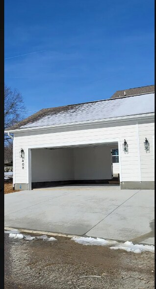 Building Photo - 408 Ringo Ln