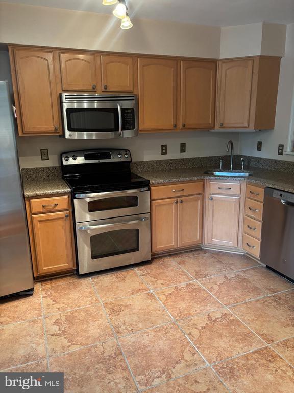Building Photo - 3961 Conquest Ct