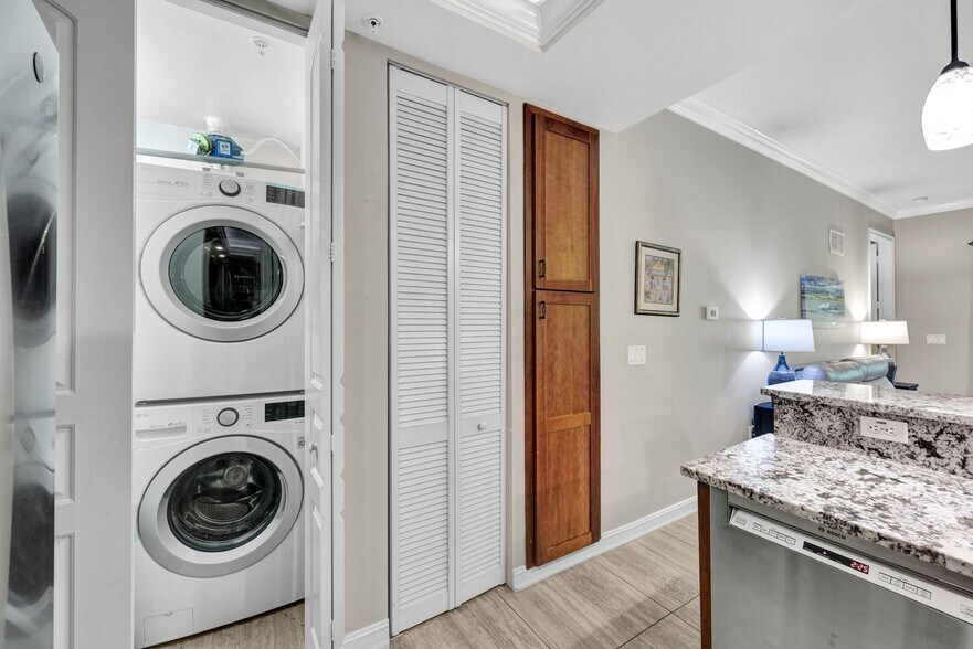 Washer/Dryer In Unit - 4450 Chickee Hut Ct