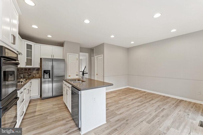 Building Photo - 1099 Longview Ln