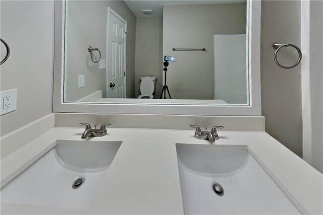 Building Photo - 385 Deerwood Dr