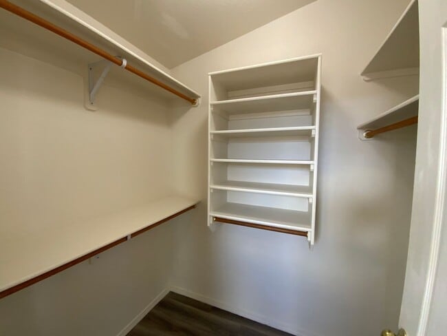 Building Photo - 4 Bedroom Single Story Home Available Near...