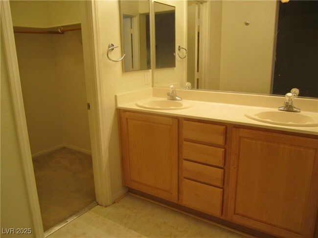 Building Photo - 620 White Shark Ct