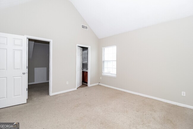 Building Photo - 3352 Hershey Dr