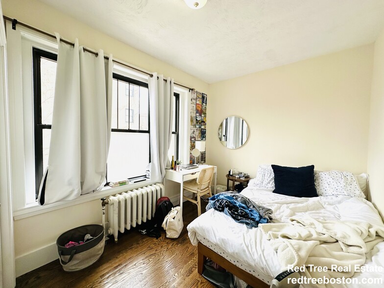 Apt 4 - 452 Park Dr