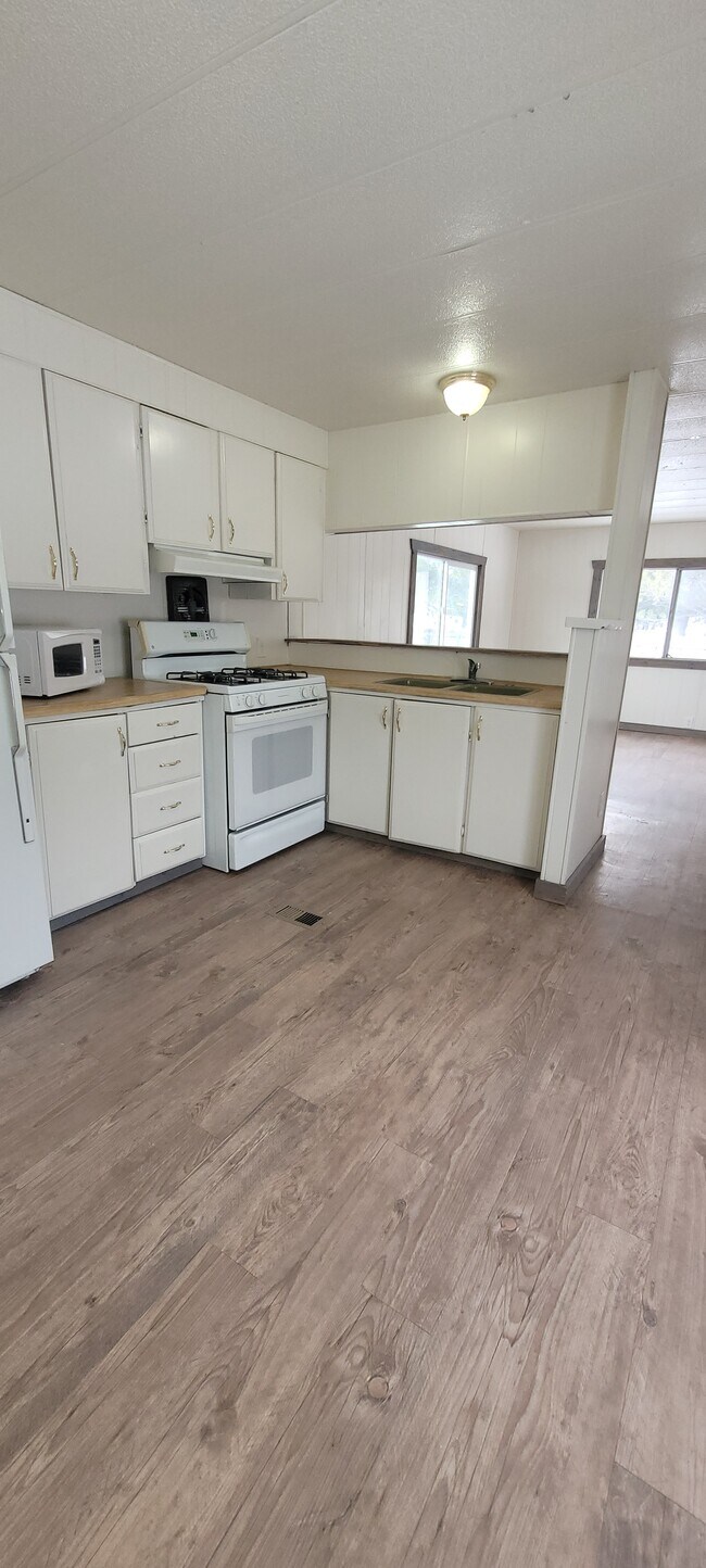 Building Photo - Mountain View Estates