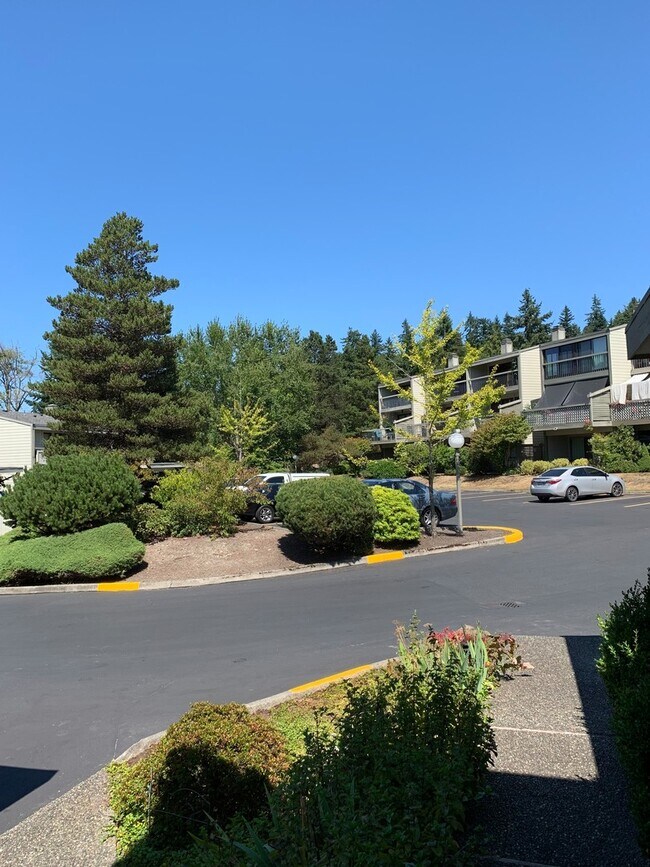 Building Photo - LakeView, Mount lake terrace - 2 bed 1.5 b...