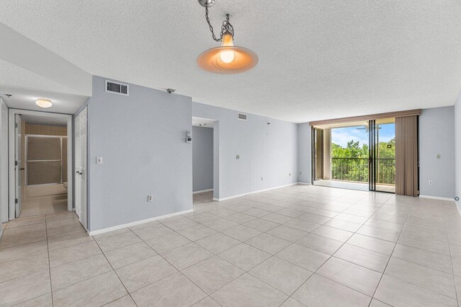 Building Photo - 6530 Boca Del Mar Dr